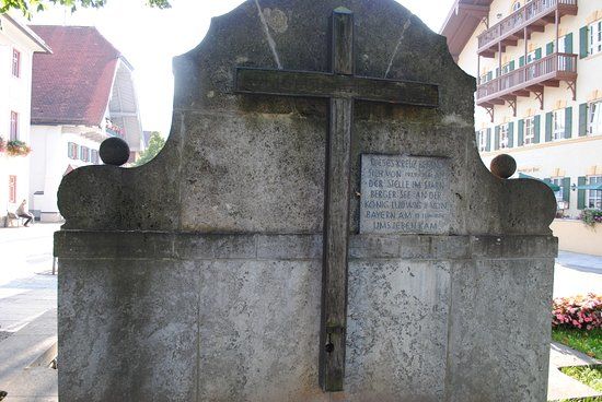 King Ludwig II Monument & Fountain